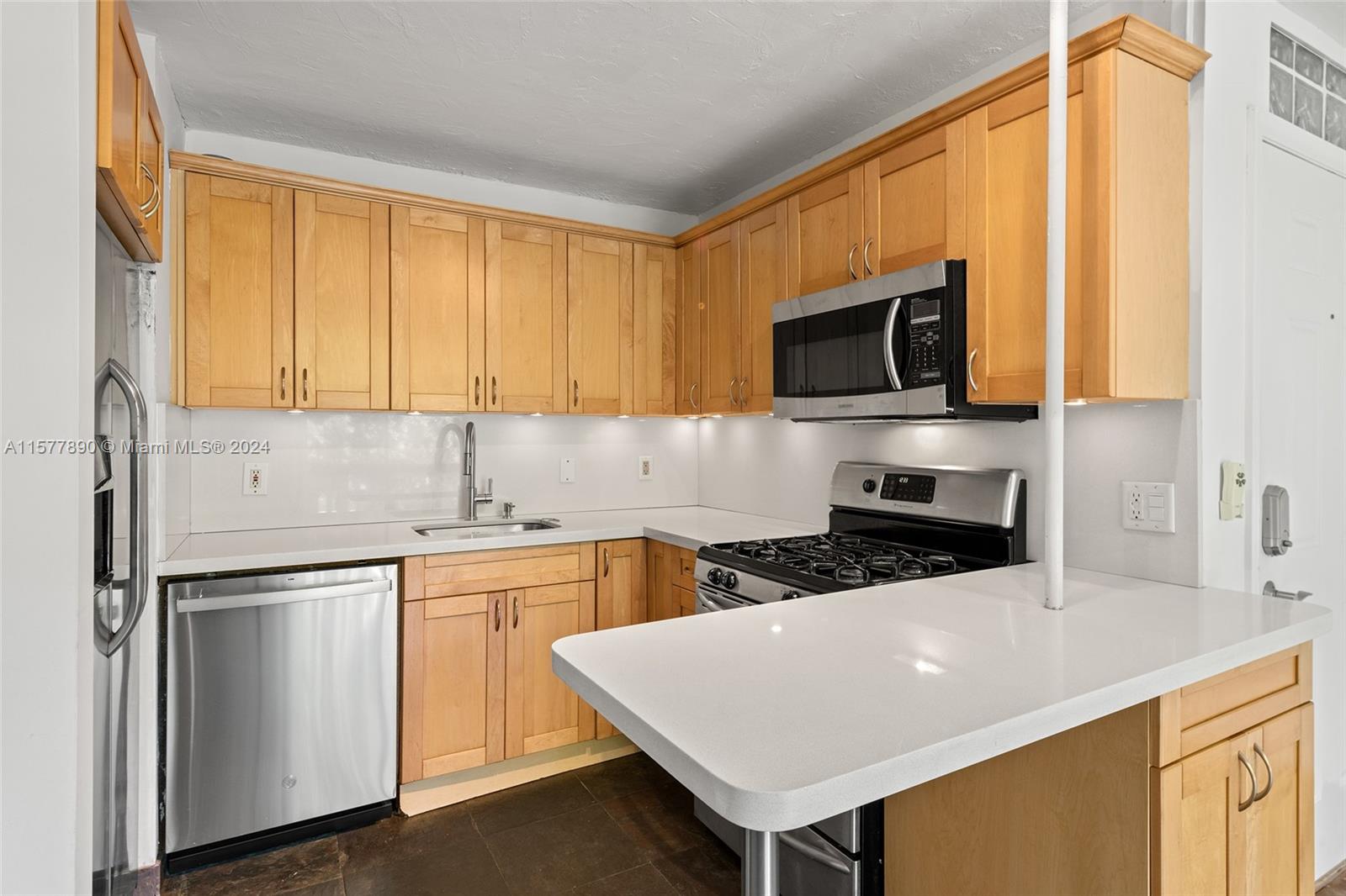 921 Jefferson Ave # 2A