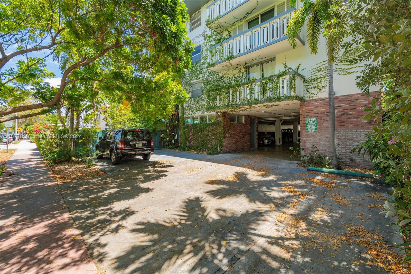 921 Jefferson Ave # 2A