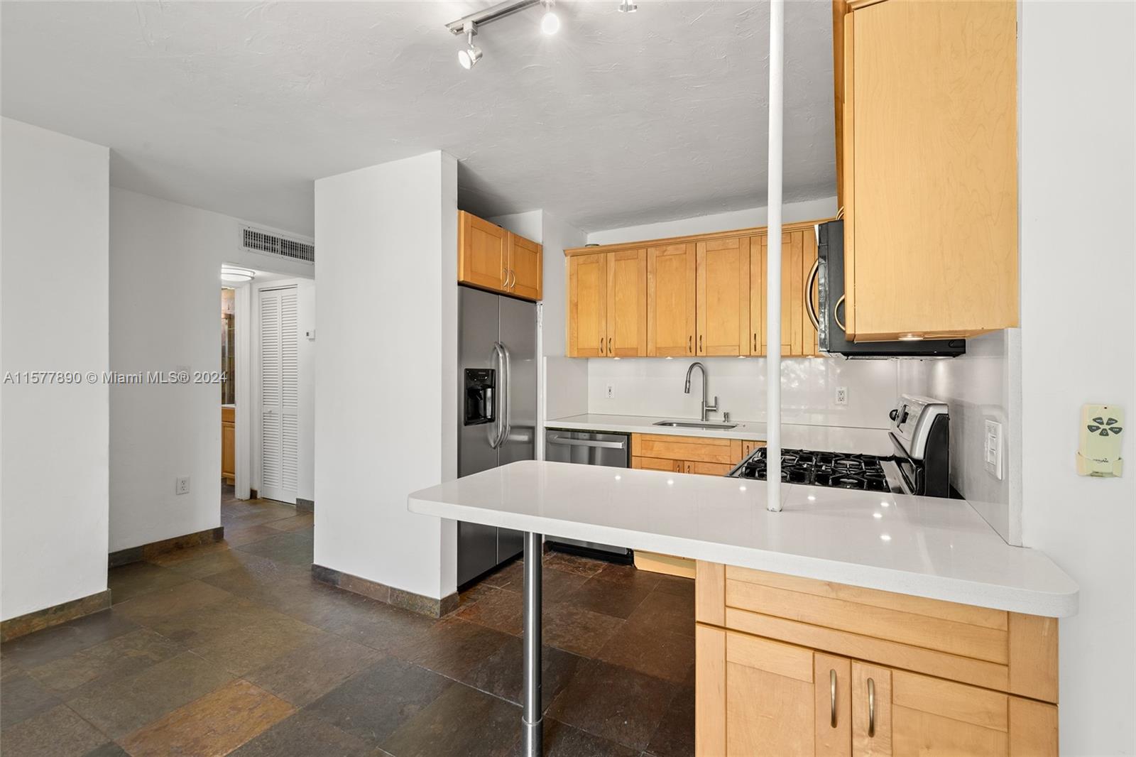 921 Jefferson Ave # 2A