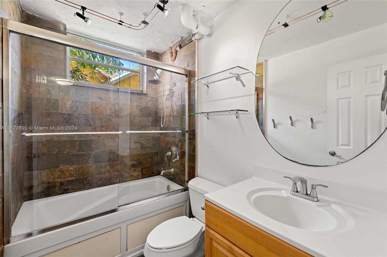 921 Jefferson Ave # 2A