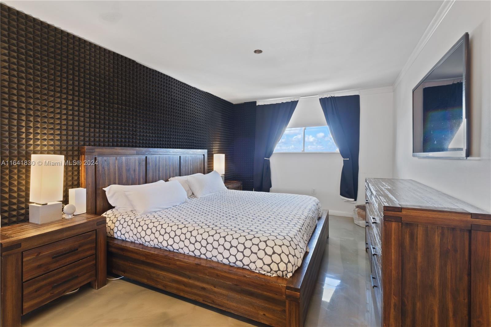 1688 West Ave # 07 Unit: PH-07