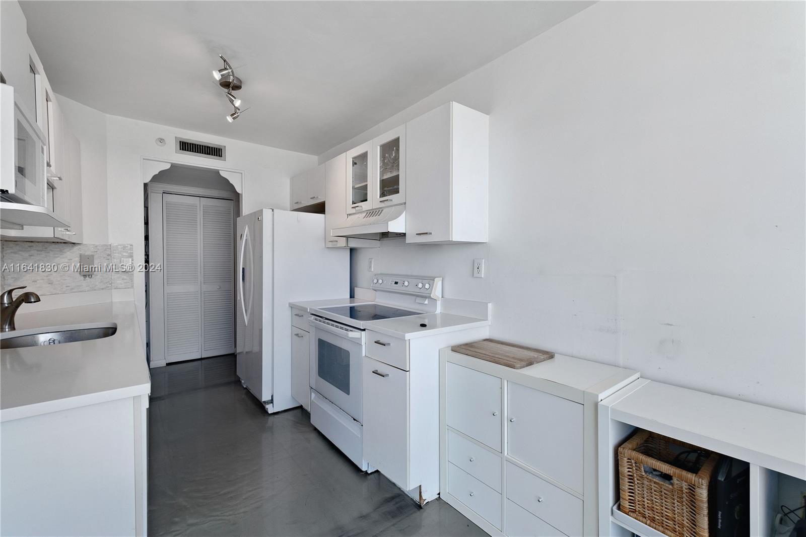 1688 West Ave # 07 Unit: PH-07