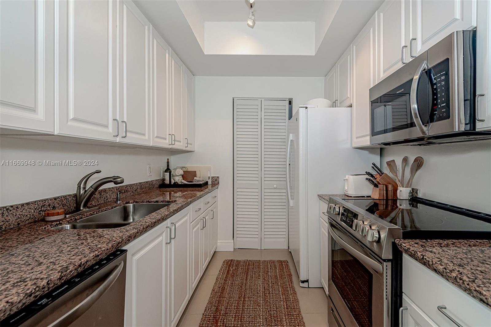 90 Alton Rd Unit: PH3205