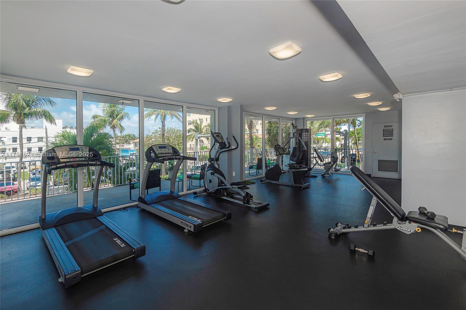 1255 Collins Ave # 304