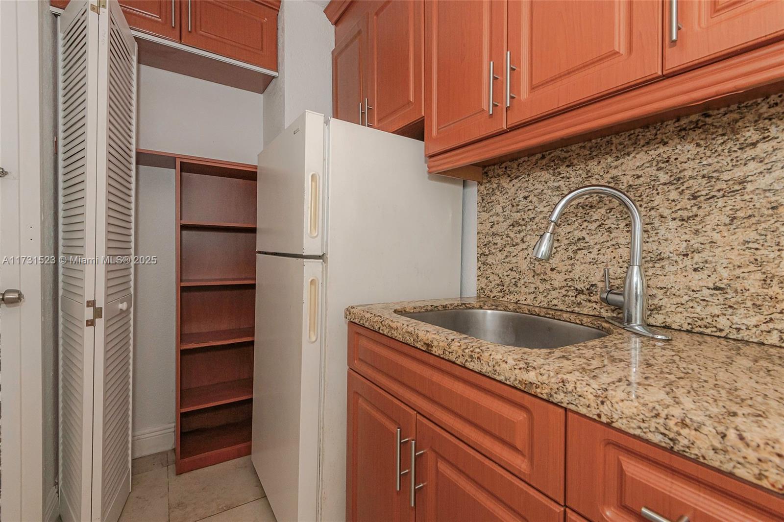 1255 Collins Ave # 304