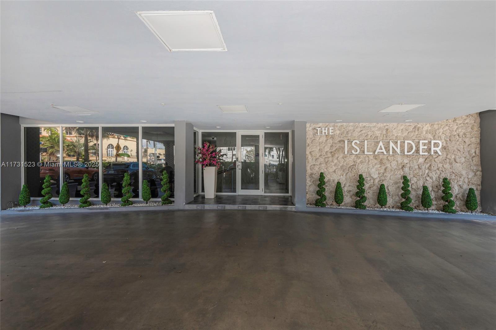 1255 Collins Ave # 304