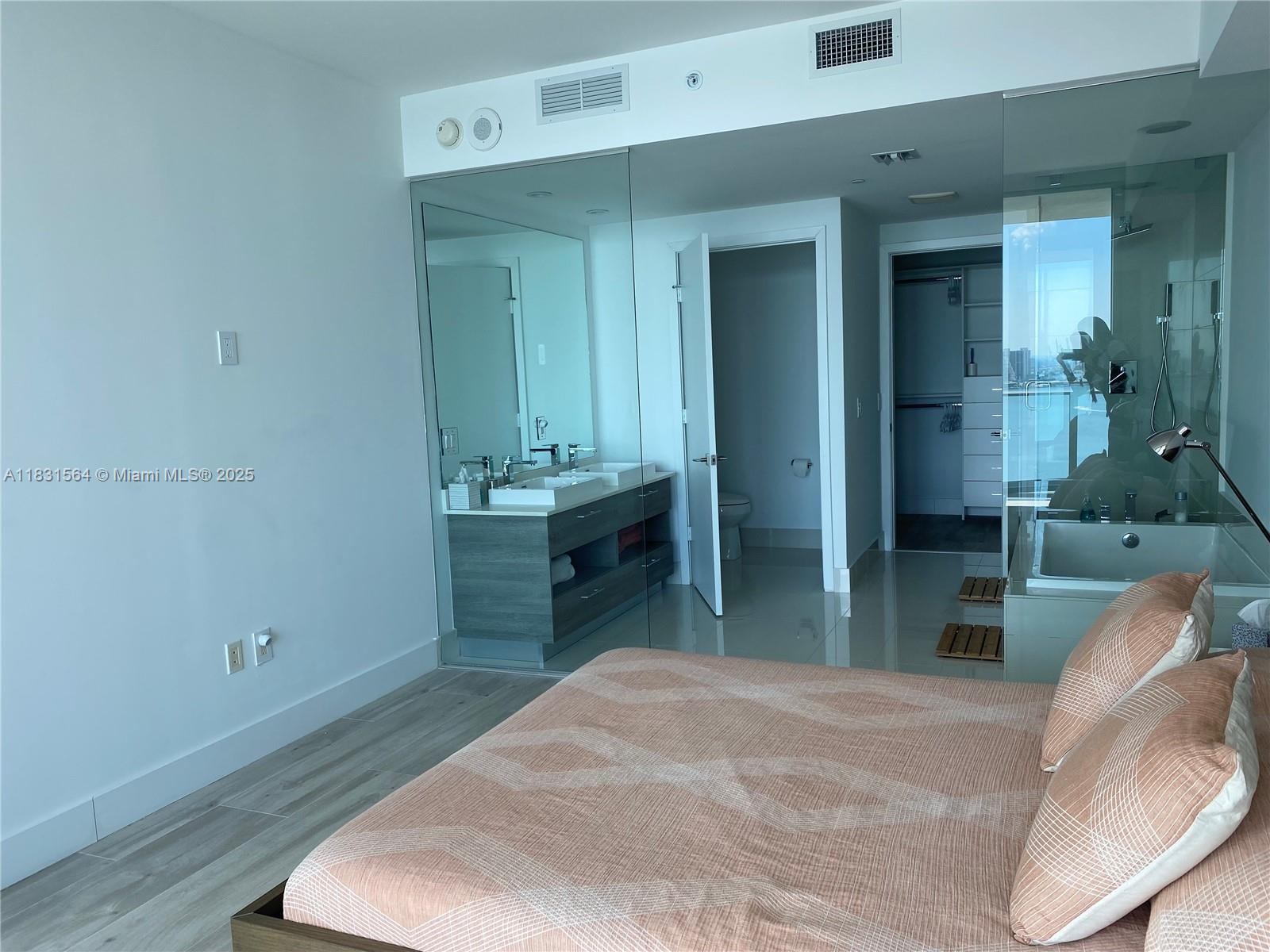 650 NE 32nd St # 2305