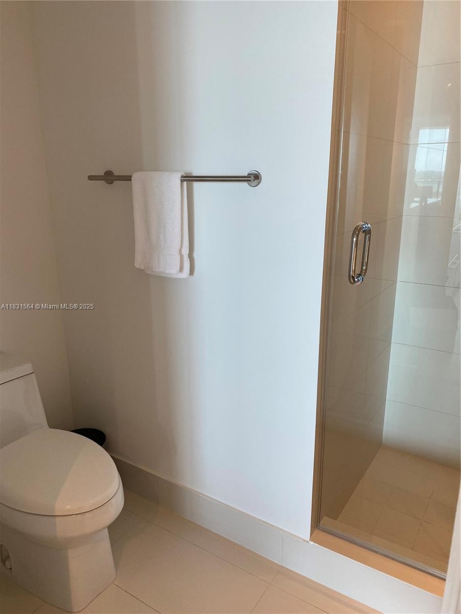 650 NE 32nd St # 2305