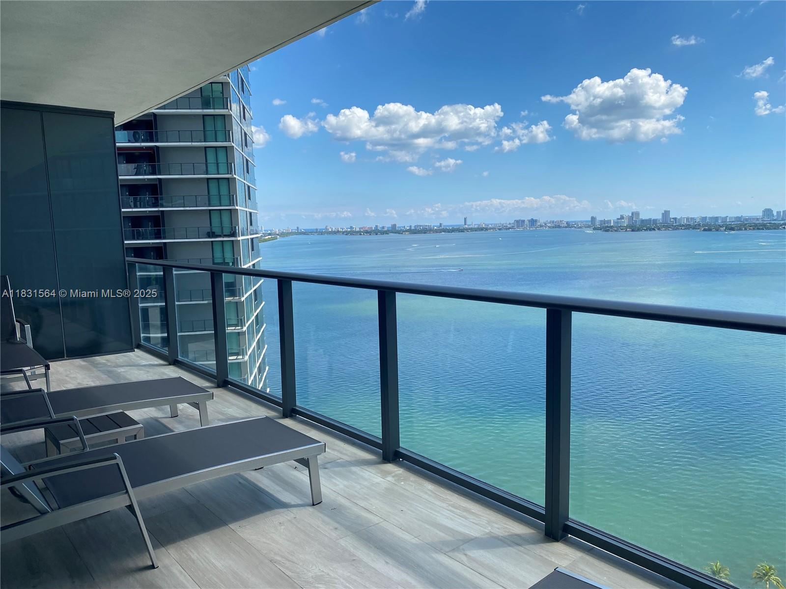 650 NE 32nd St # 2305