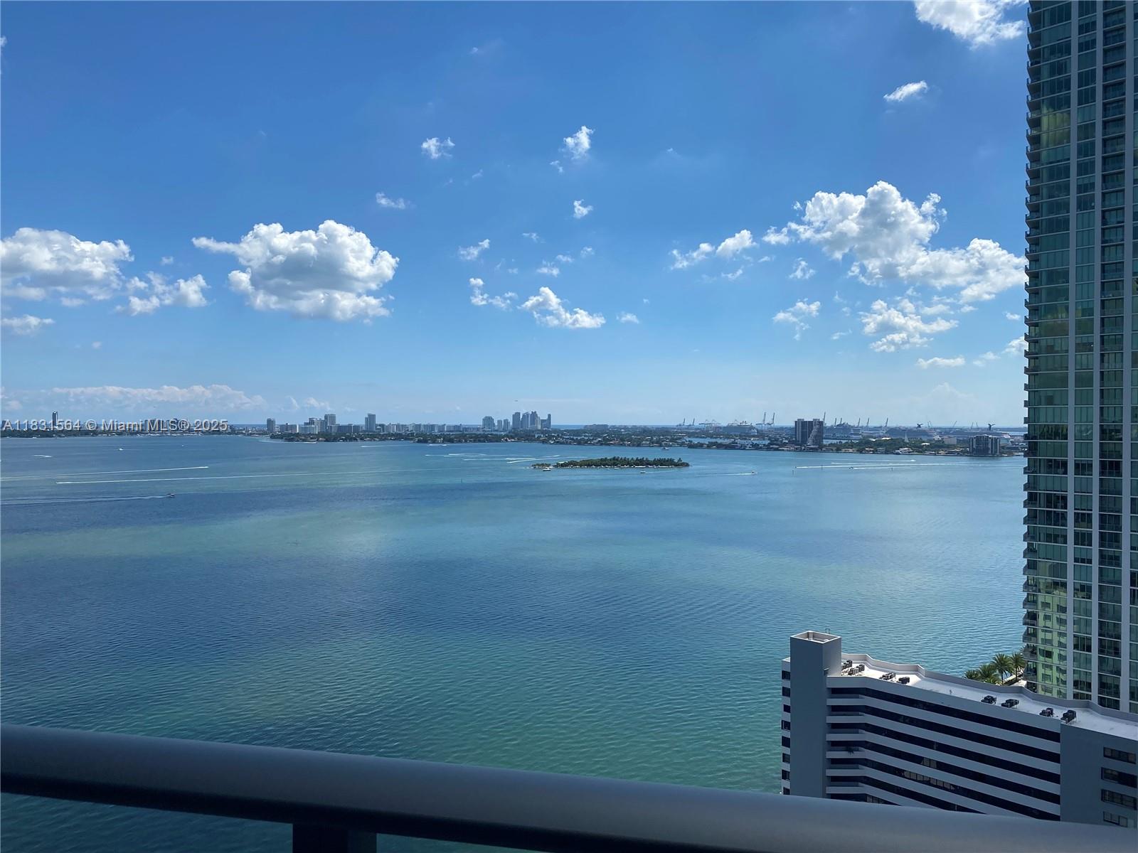 650 NE 32nd St # 2305