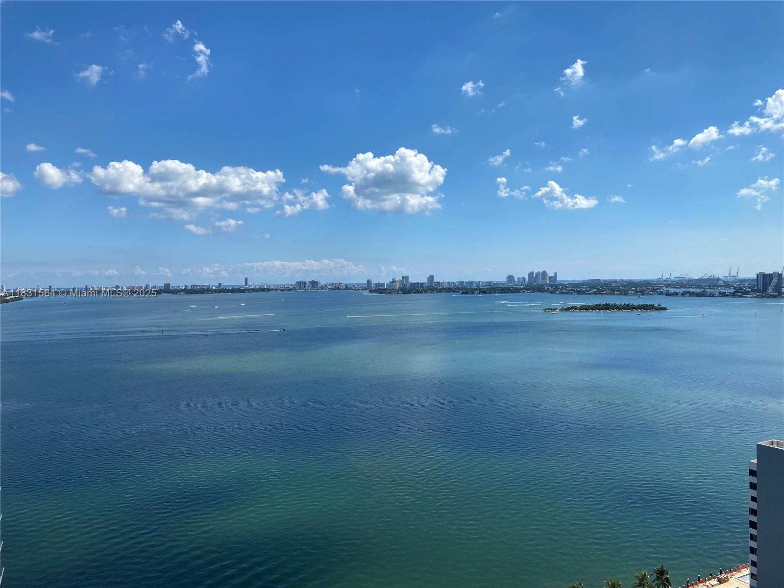 650 NE 32nd St # 2305