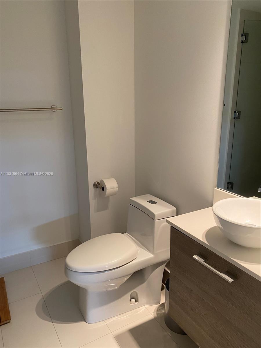 650 NE 32nd St # 2305