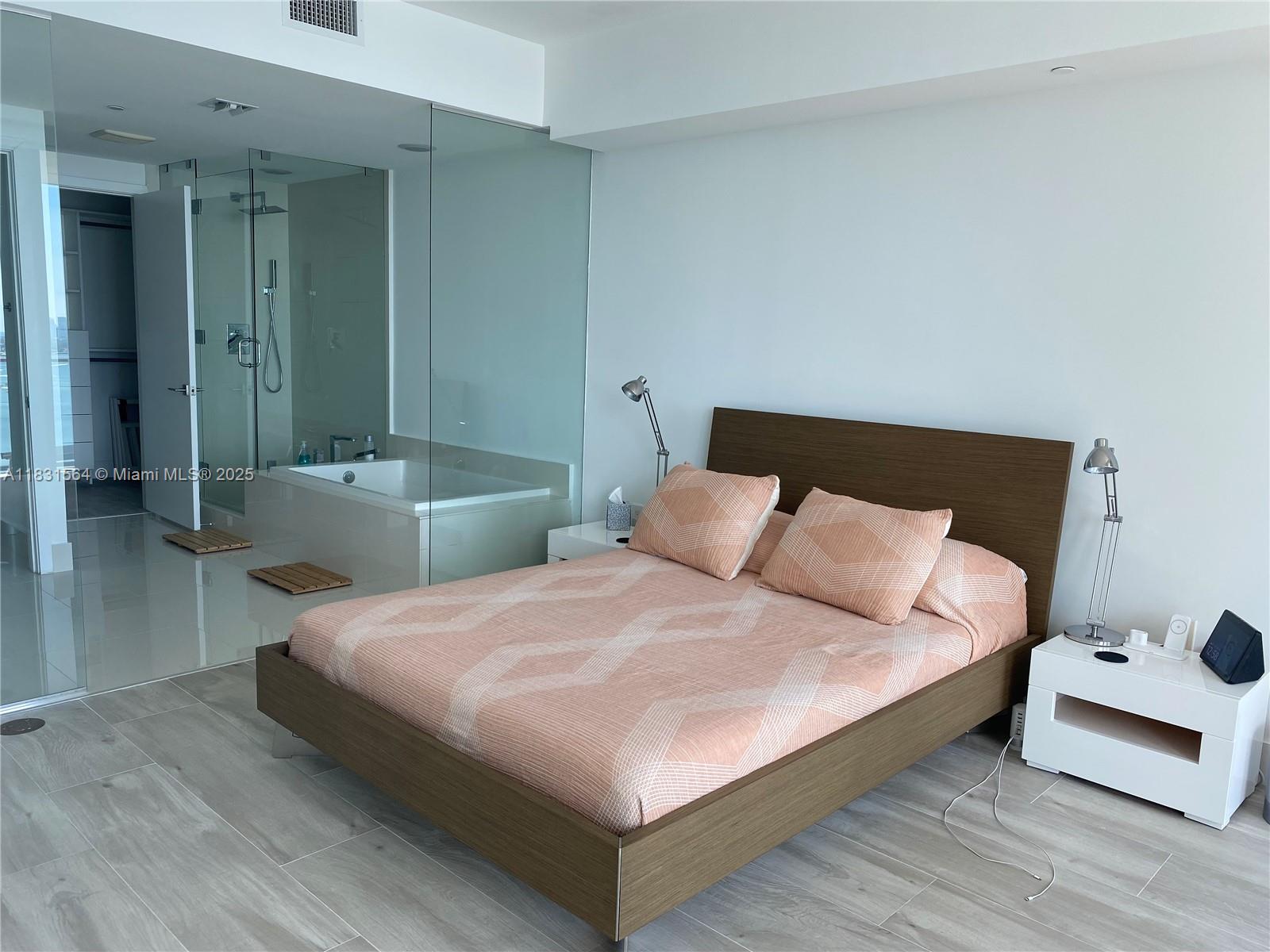 650 NE 32nd St # 2305