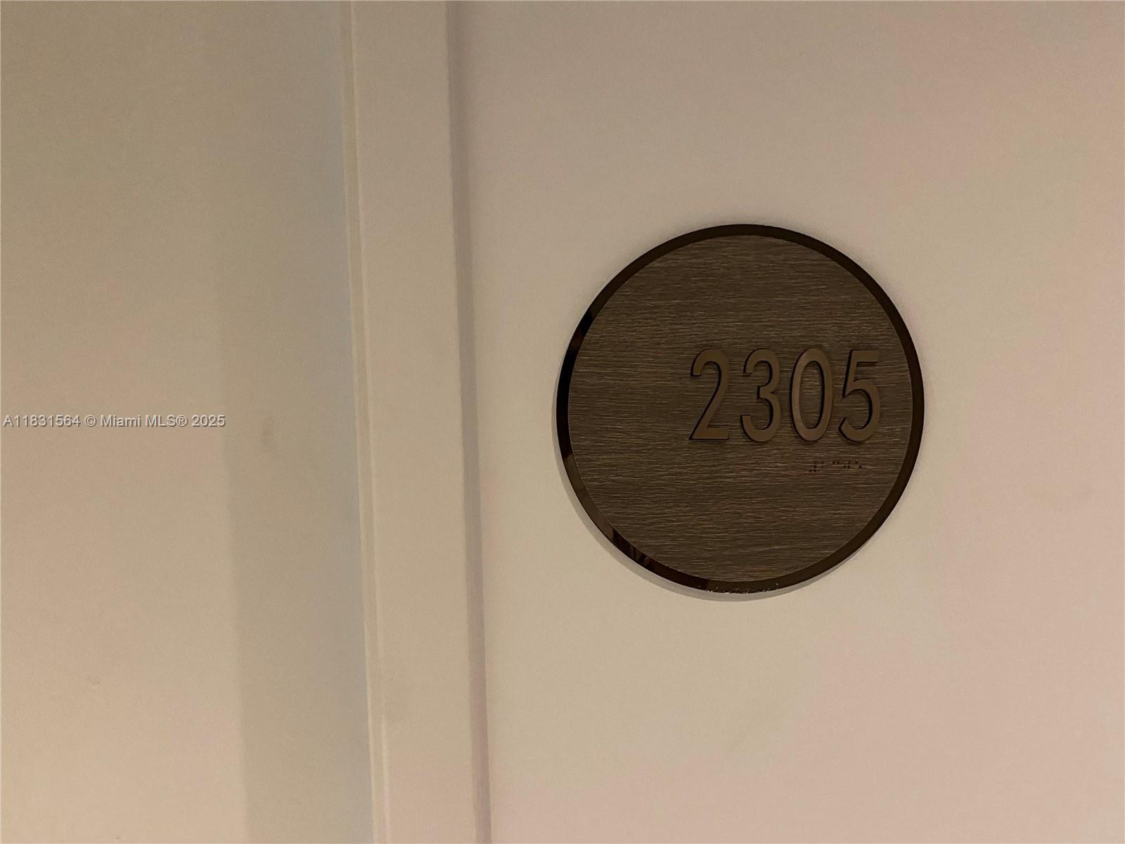 650 NE 32nd St # 2305