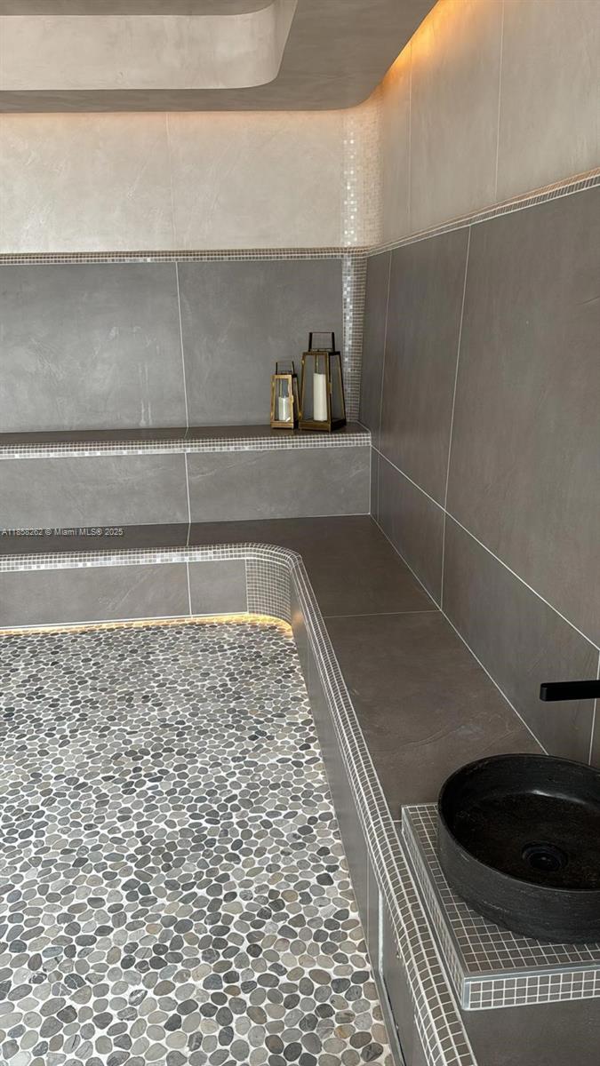 159 NE 6th St # 2512