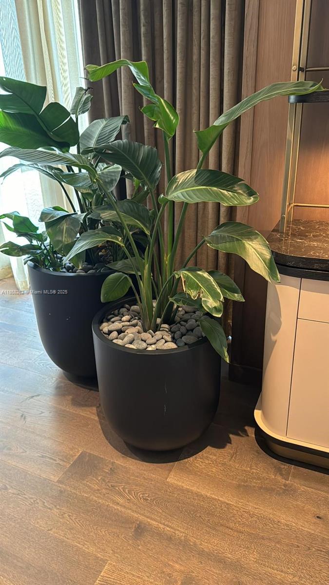 159 NE 6th St # 2512