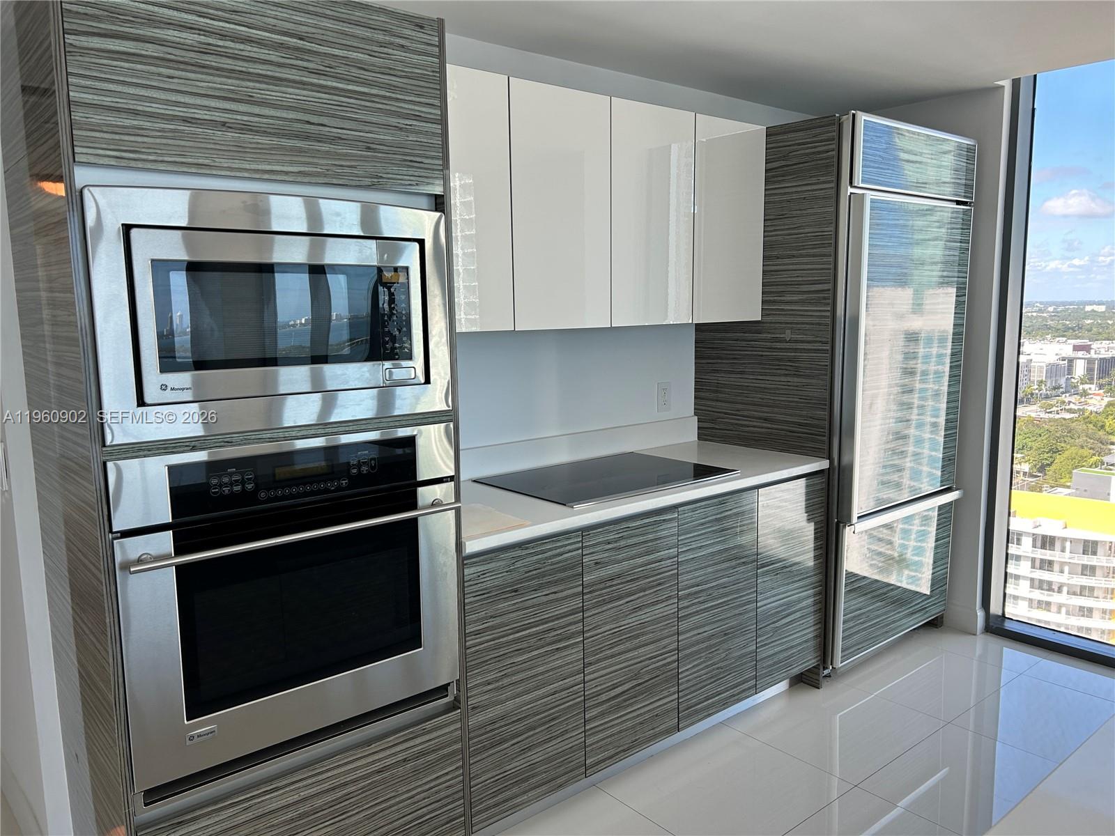 460 NE 28th St # 2401