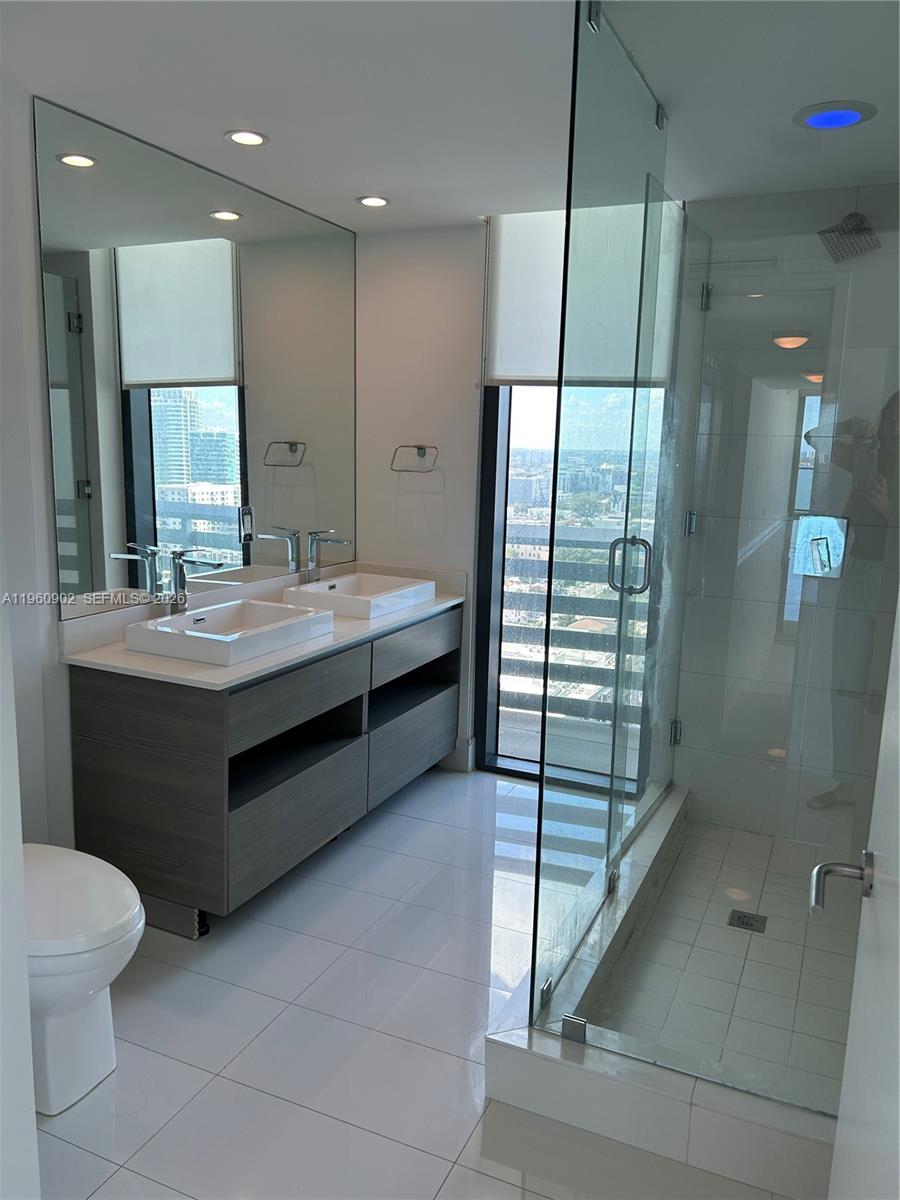 460 NE 28th St # 2401