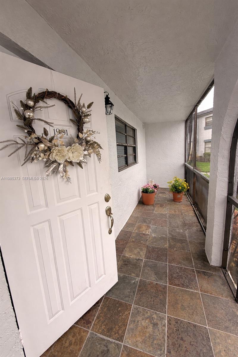 18216 Mediterranean Blvd # 19 Unit: 1-19
