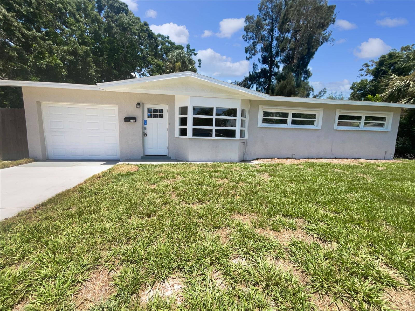 4185 BARRACUDA DR SE