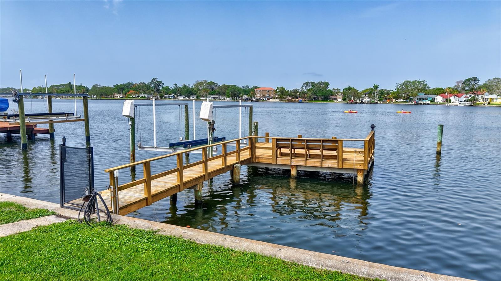 4099 POMPANO DR SE