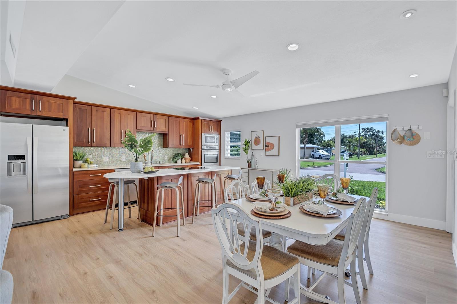 4099 POMPANO DR SE