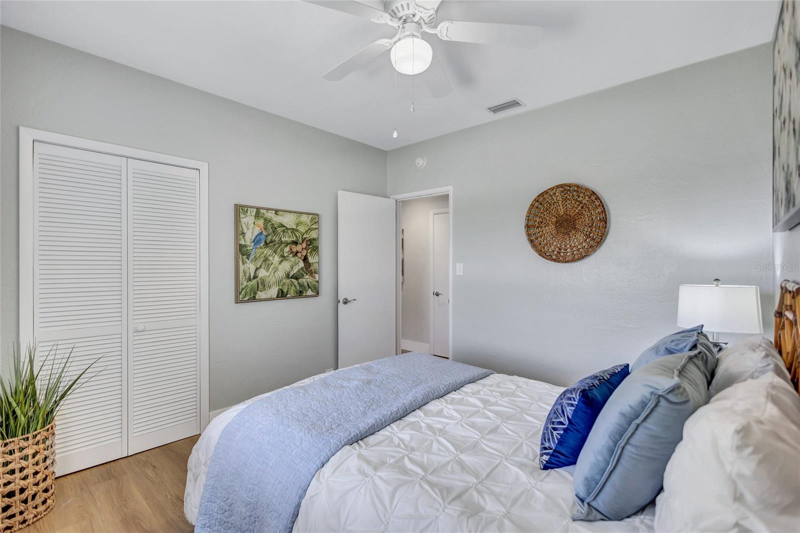 4099 POMPANO DR SE