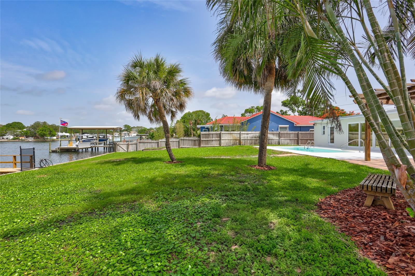 4099 POMPANO DR SE