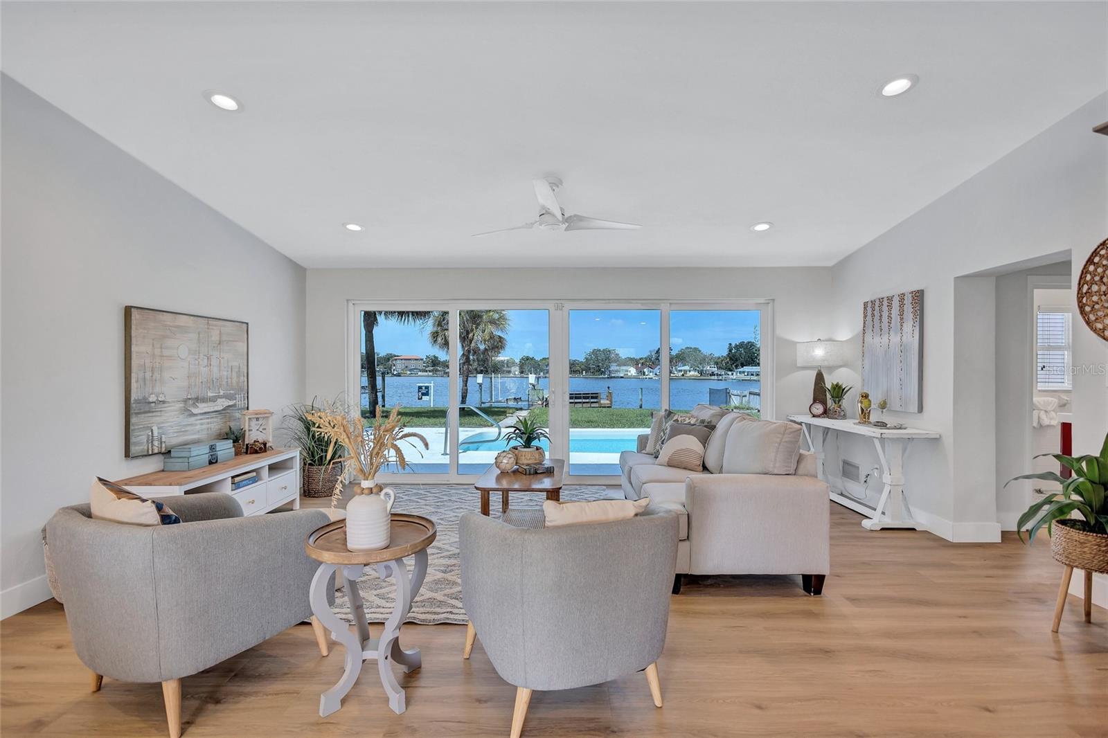 4099 POMPANO DR SE