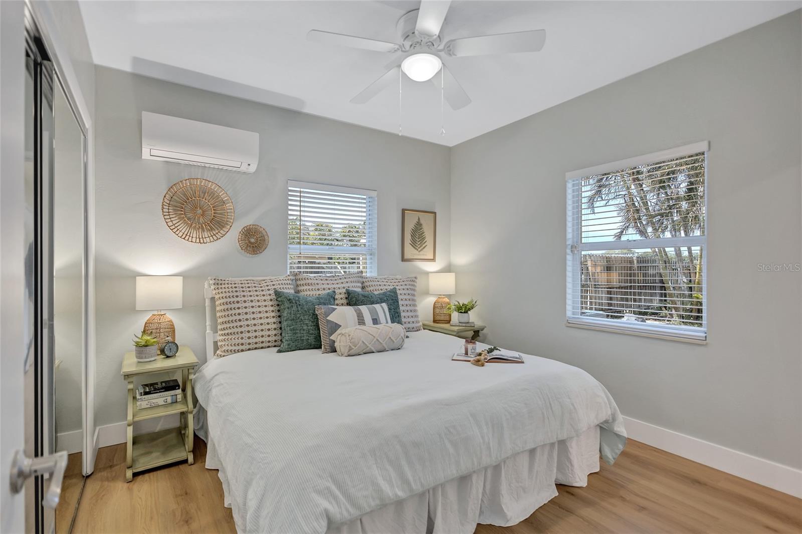 4099 POMPANO DR SE