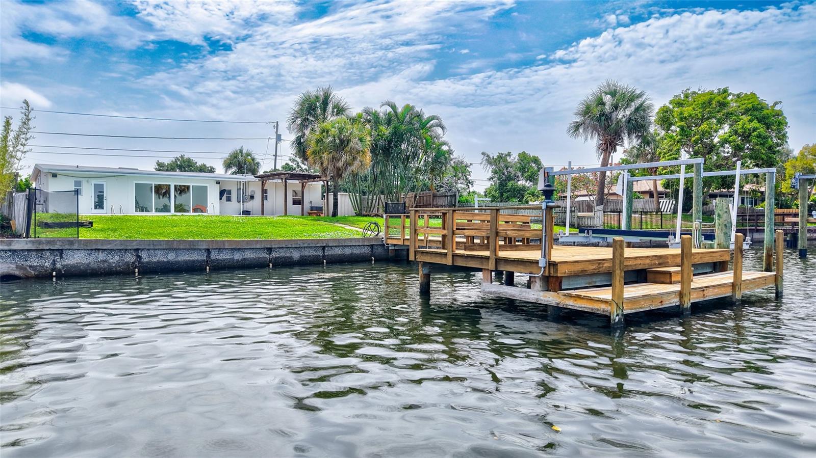 4099 POMPANO DR SE