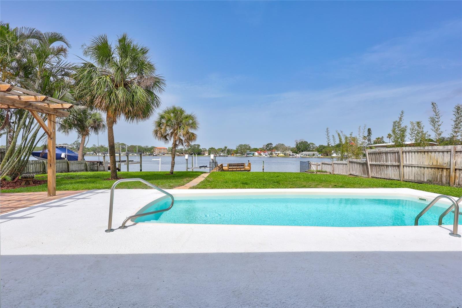 4099 POMPANO DR SE