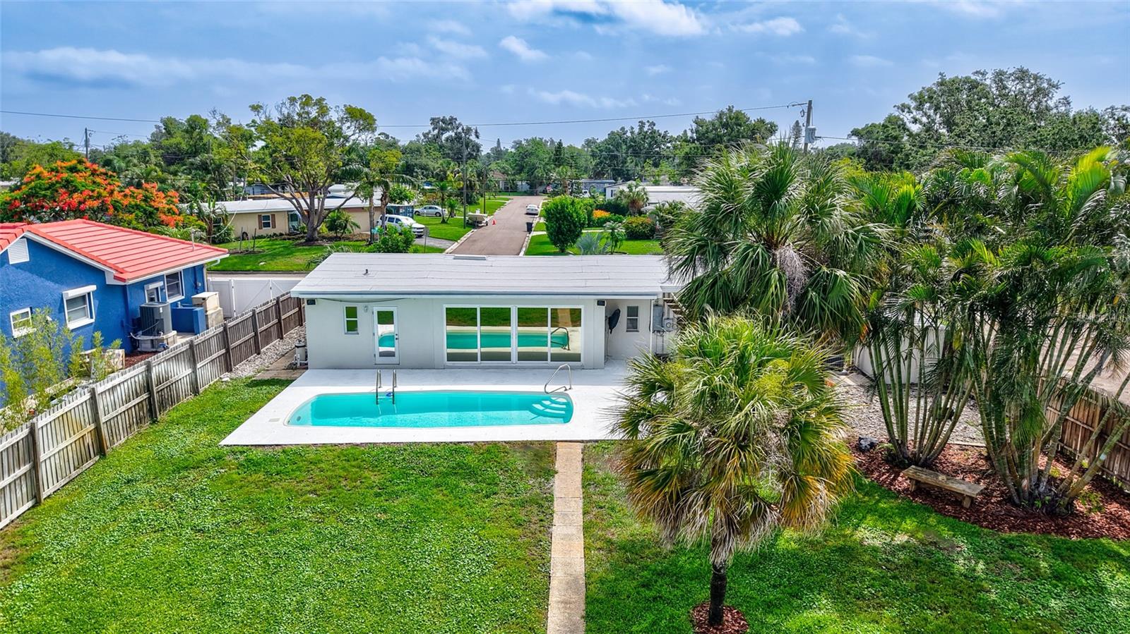 4099 POMPANO DR SE