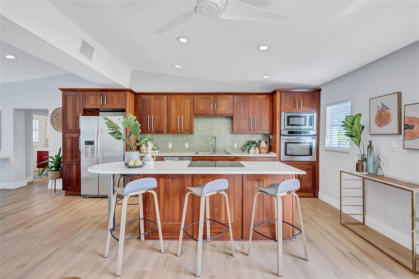 4099 POMPANO DR SE