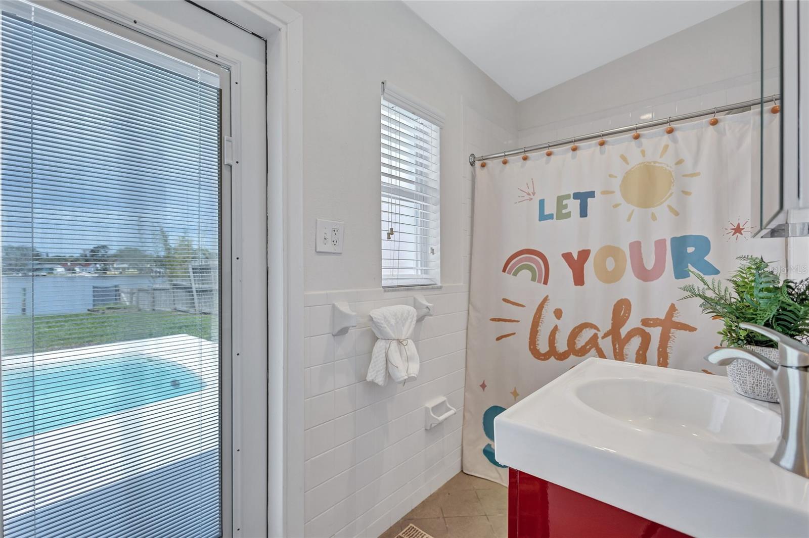 4099 POMPANO DR SE