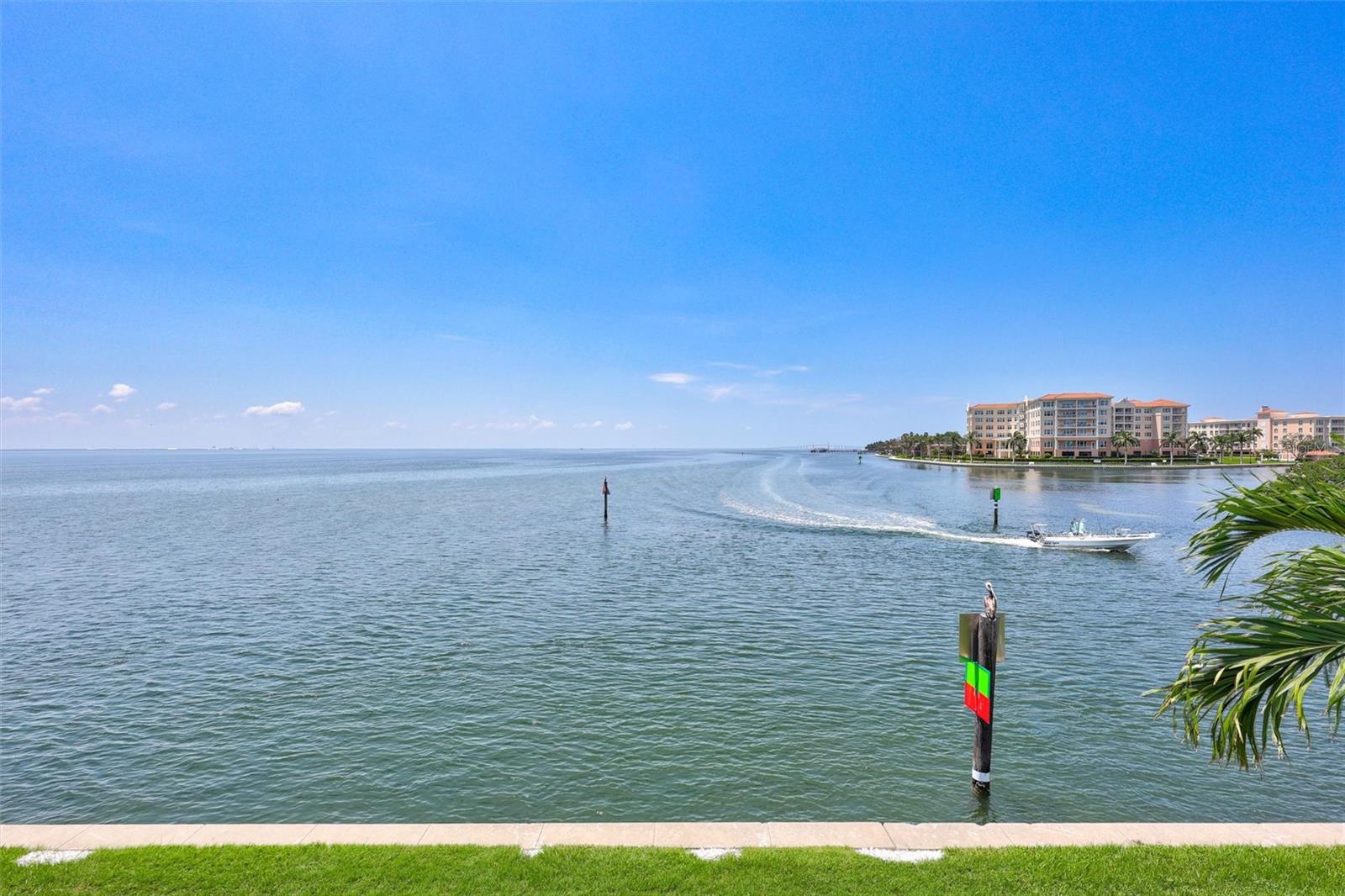 5266 BEACH DR SE #D