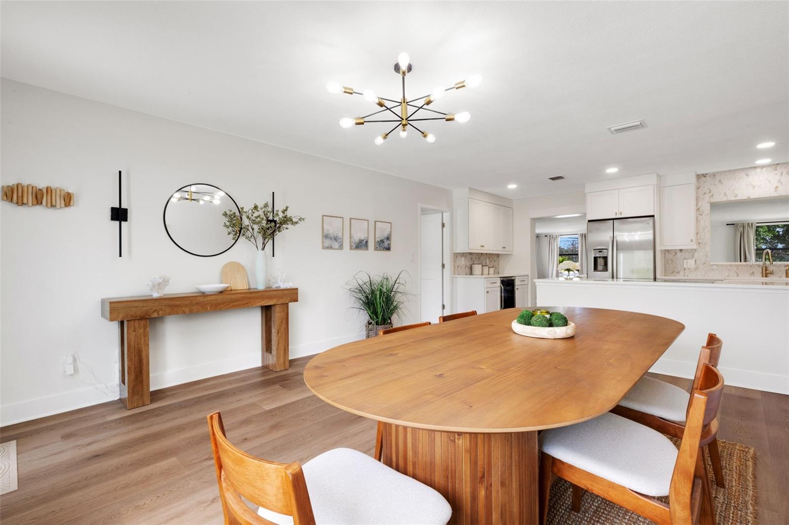 381 KINGFISH DR SE