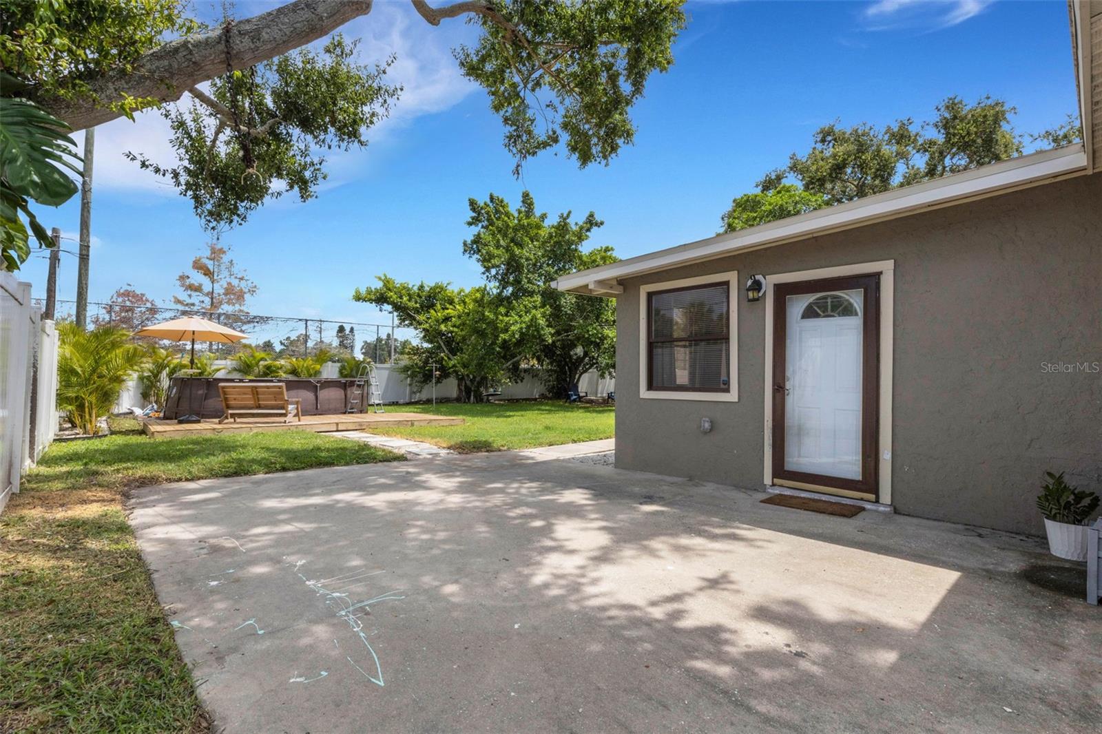 381 KINGFISH DR SE