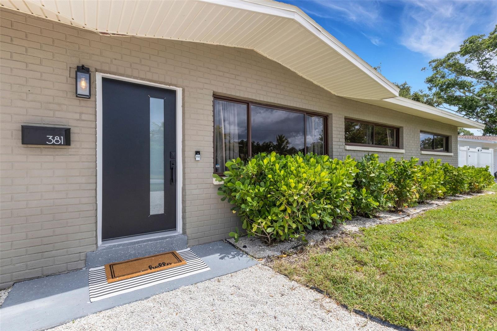 381 KINGFISH DR SE