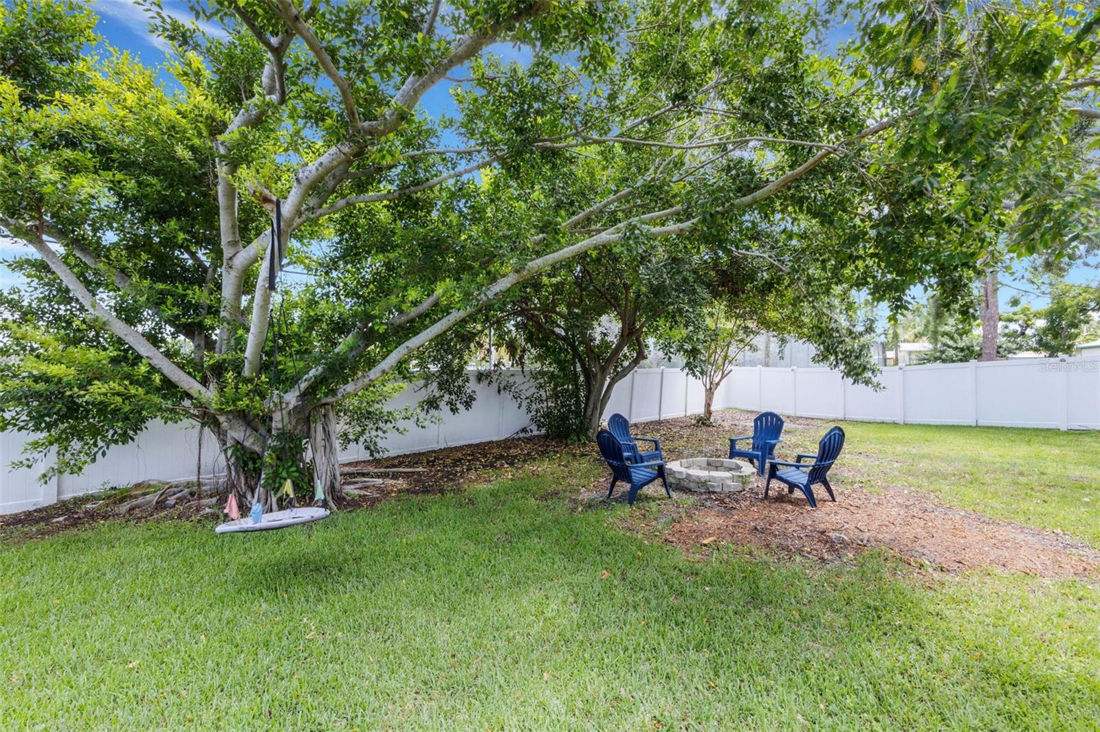 381 KINGFISH DR SE