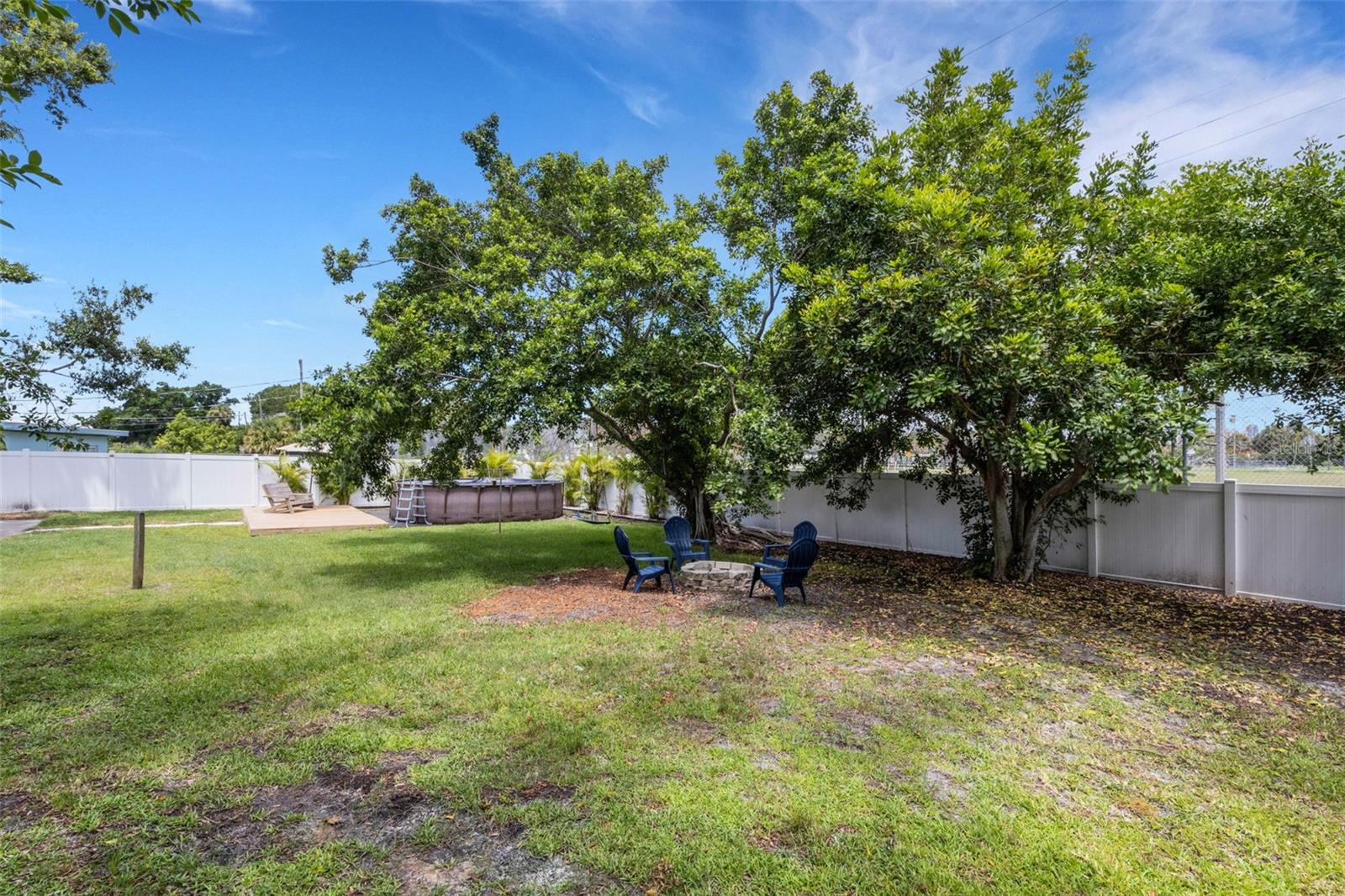 381 KINGFISH DR SE