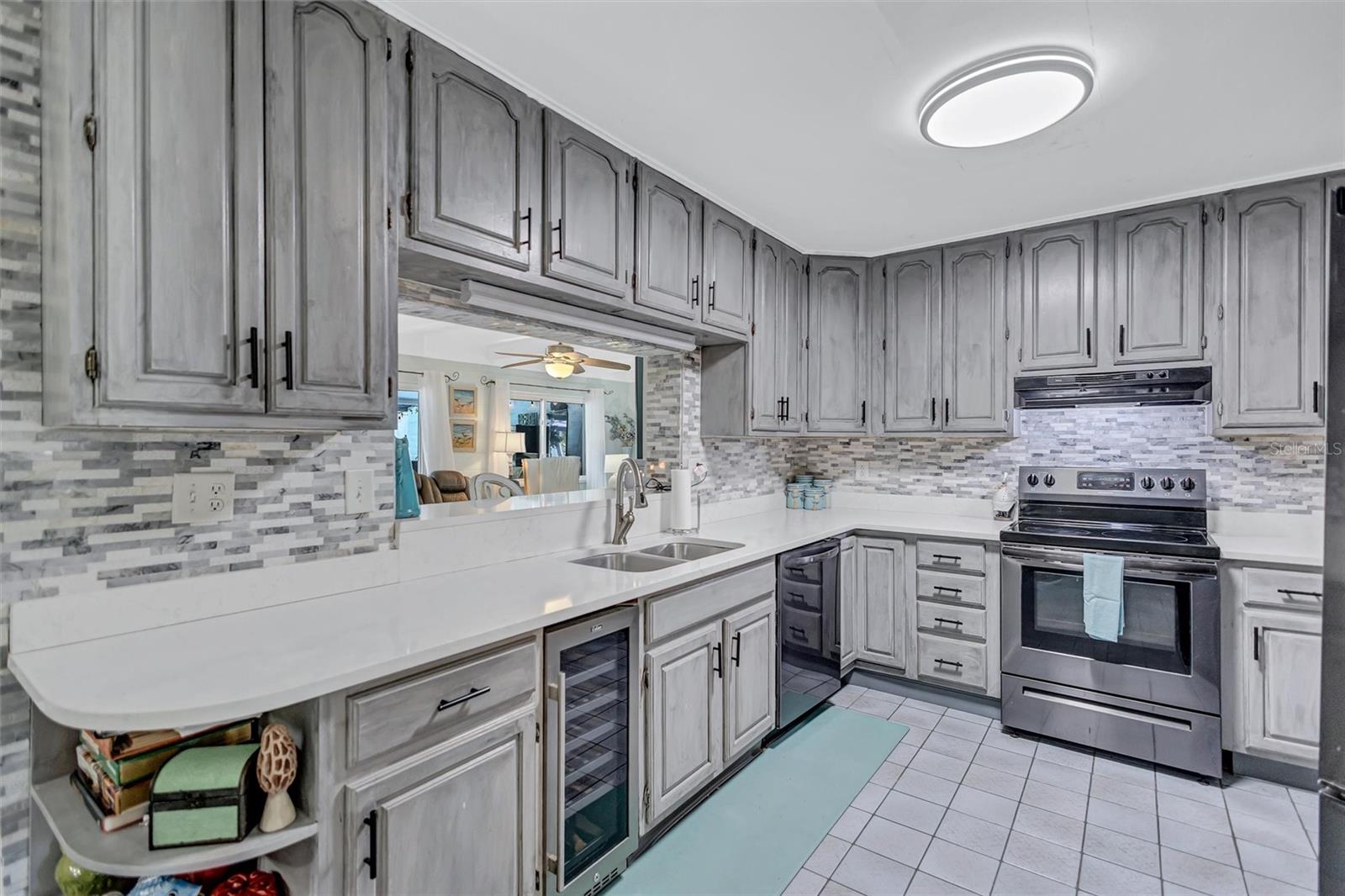 563 LEWIS BLVD SE