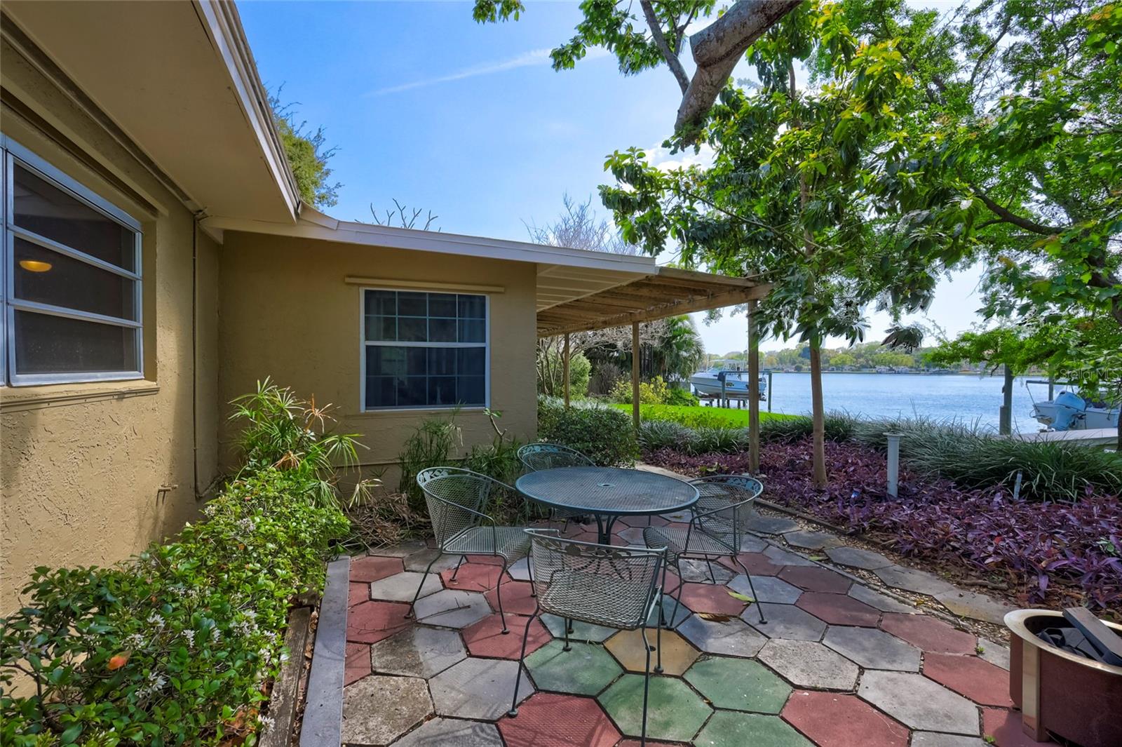 4029 POMPANO DR SE