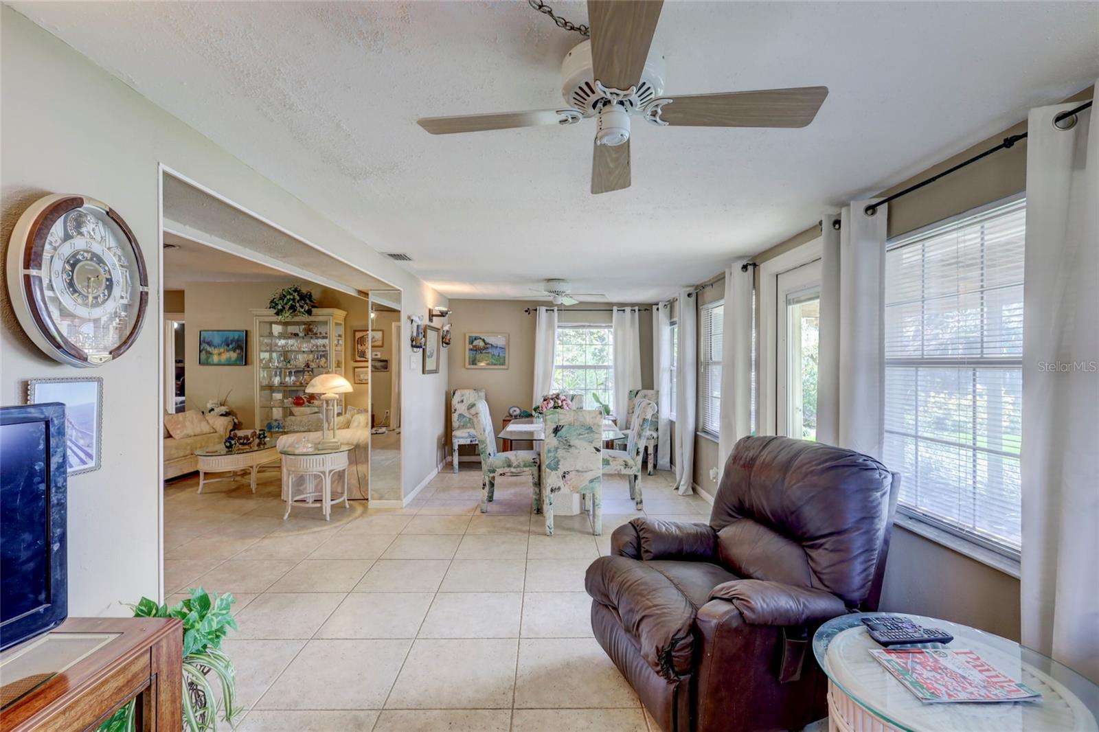 4029 POMPANO DR SE