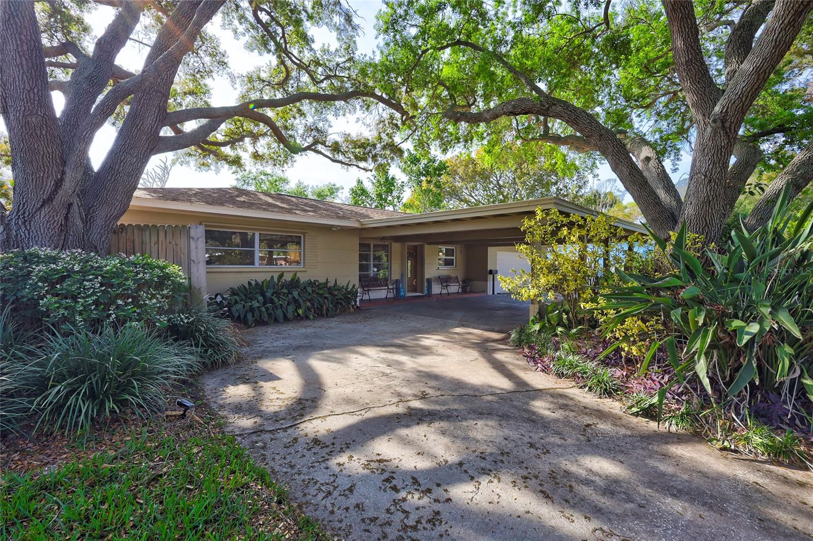 4029 POMPANO DR SE