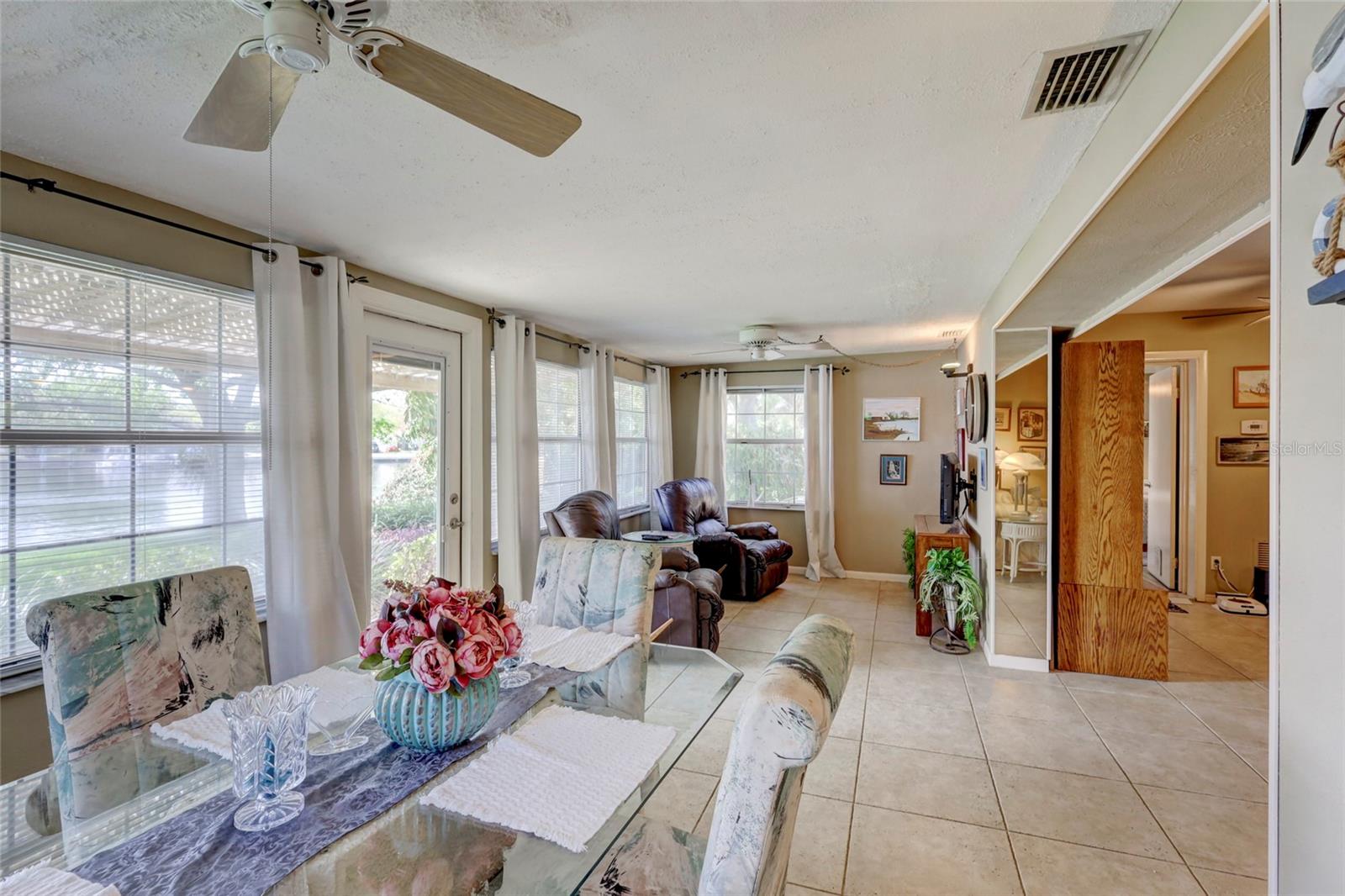 4029 POMPANO DR SE