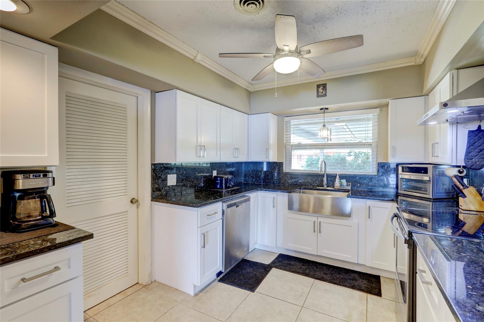 4029 POMPANO DR SE