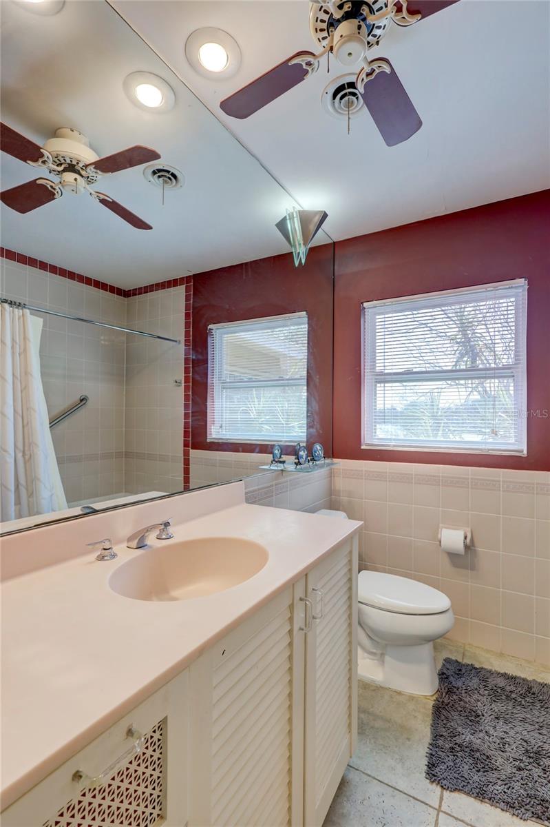 4029 POMPANO DR SE