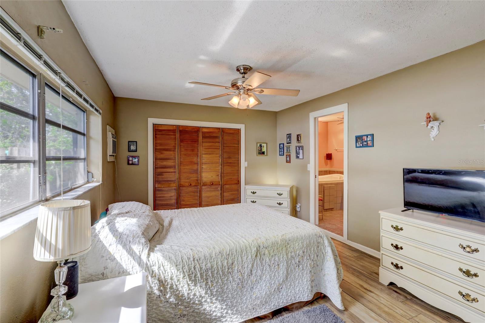4029 POMPANO DR SE