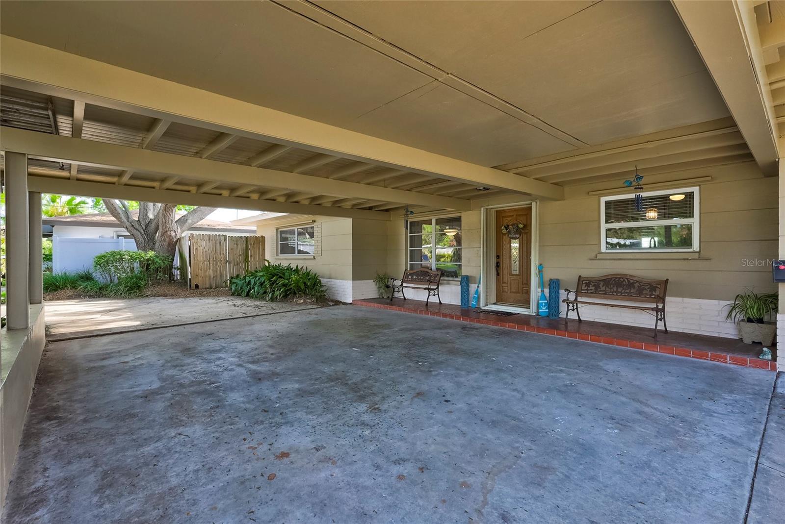 4029 POMPANO DR SE